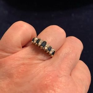 Beautiful natural blue sapphire and diamond ring.🎉host pick 🎉